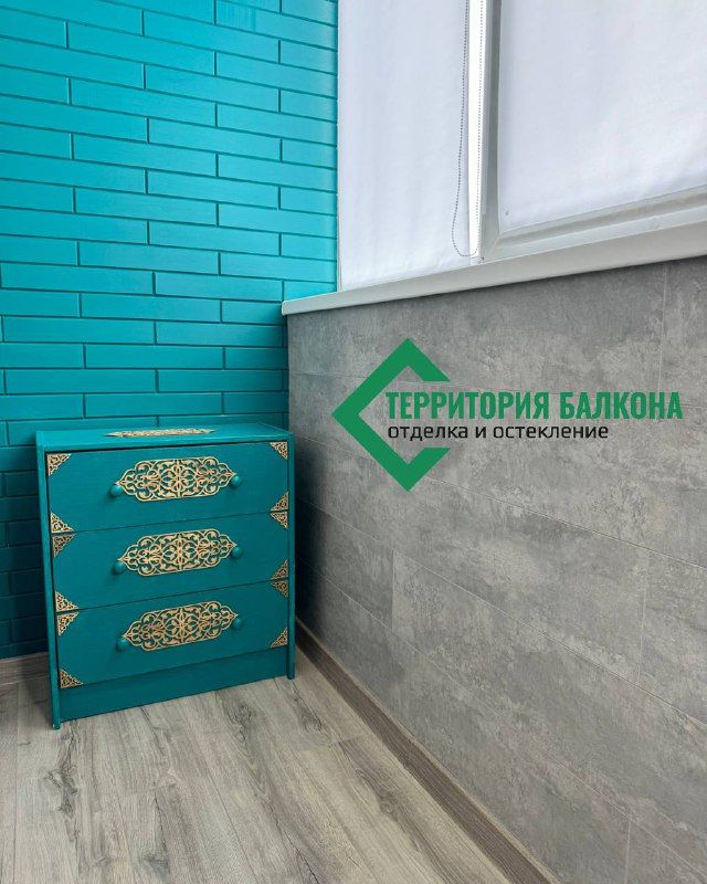 Балкон с бирюзовой стеной · Москва, Алтуфьевское шоссе, 11: после отделки, фото 6